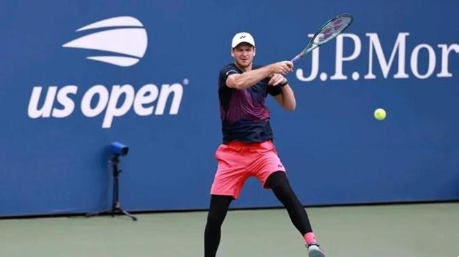 在攻防两端 在攻防两端