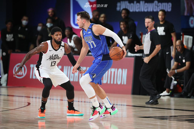 在社交平台 在社交平台